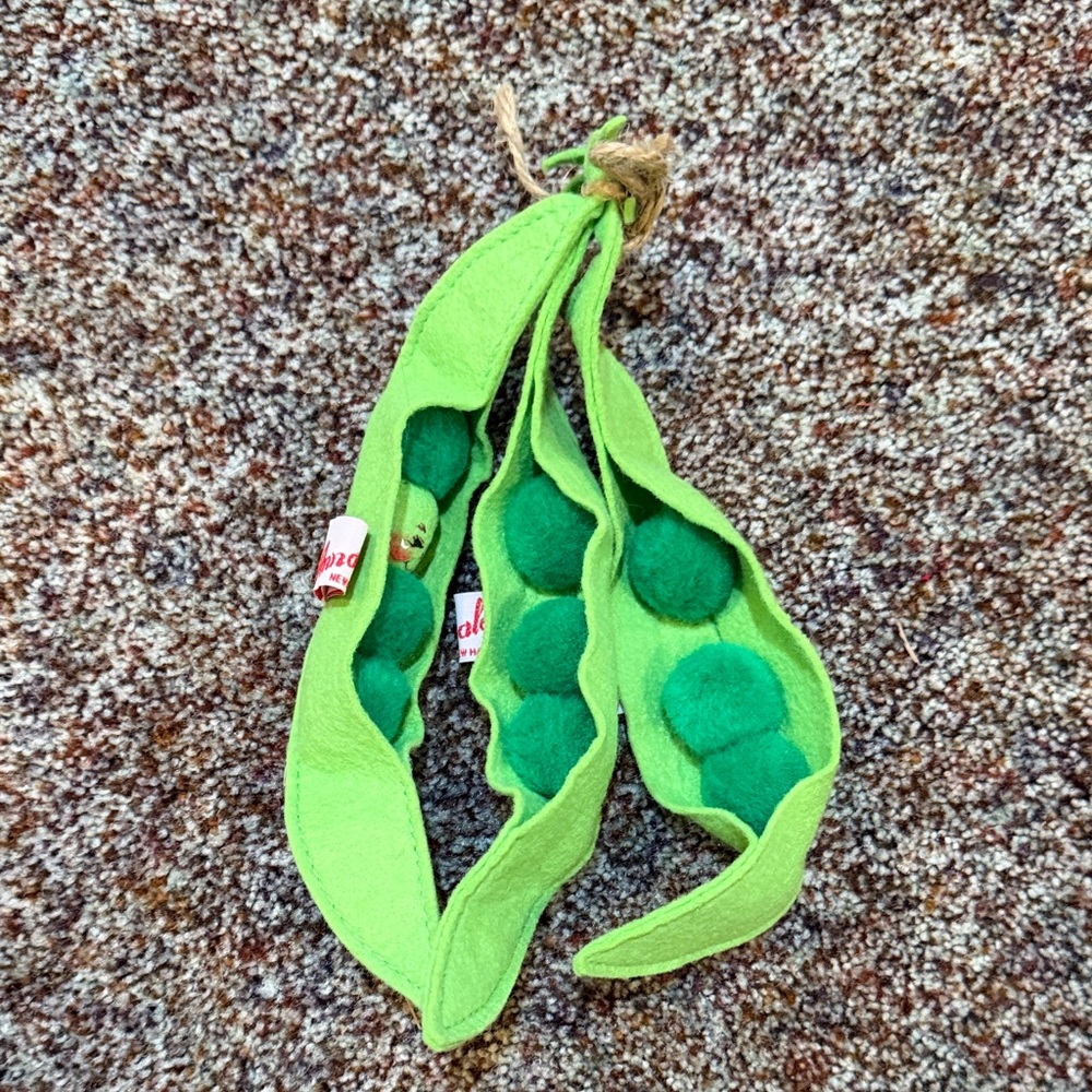Annalee Green Pea Pod Plush with Peas - Picture 2 of 6